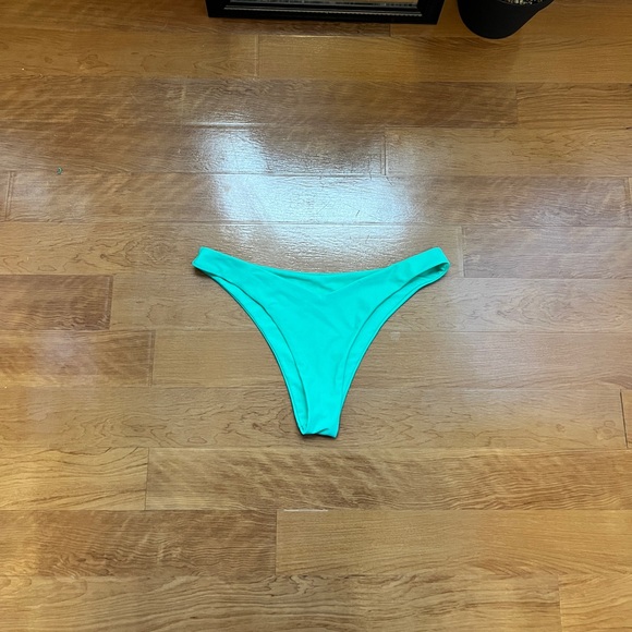 V Shape Front High Cut Cheeky Bikini Bottoms - Picture 4 of 6